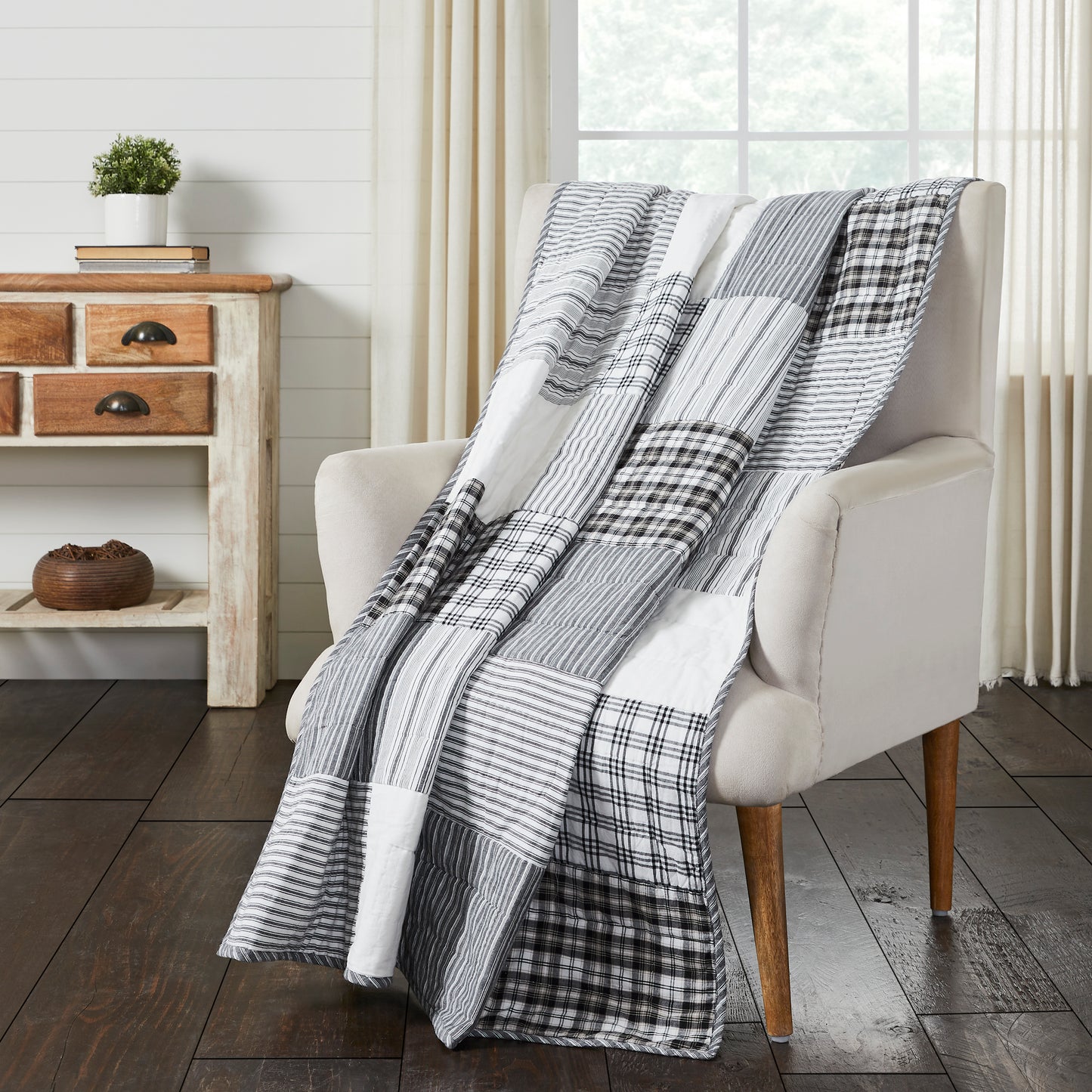 Sawyer Mill Black Throw